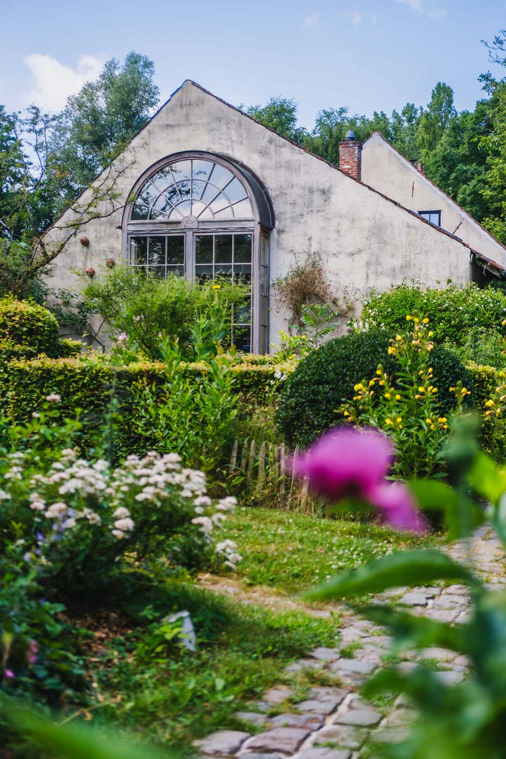Het huis van Annick & Johan met prachtige bloemen