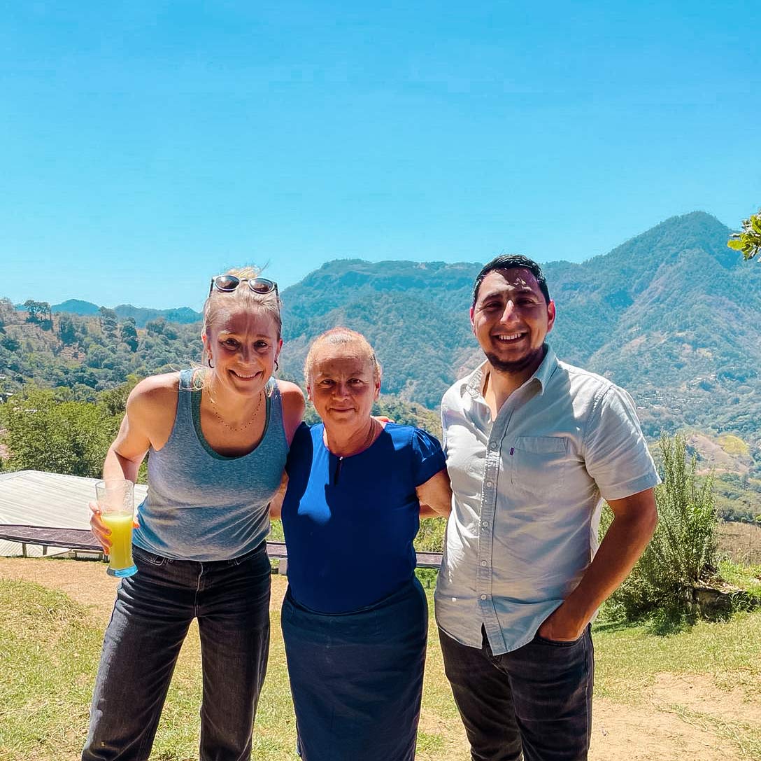 Sarah met Hidardo en diens mama